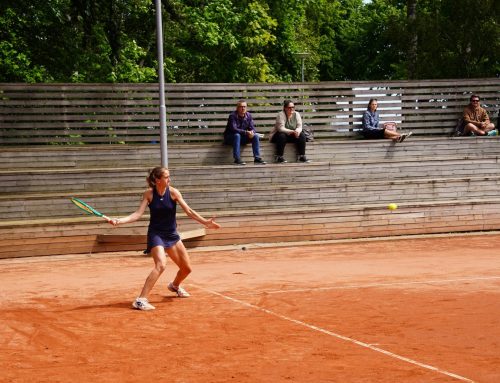 Ystad W35: Tre svenskor till andra omgången